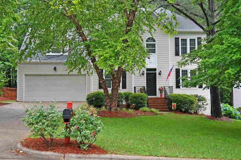 105 Crickentree Dr, Cary, NC 27518