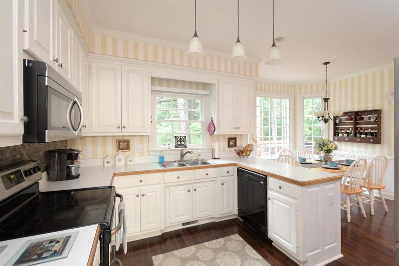 105 Crickentree Dr, Cary, NC 27518
