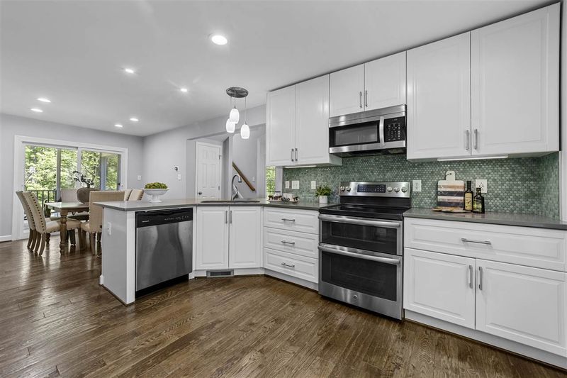 105 Crossmore Dr, Cary, NC 27519