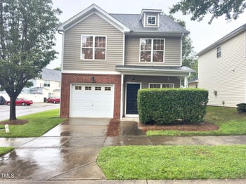 105 Danesway Dr, Holly Springs, NC 27540