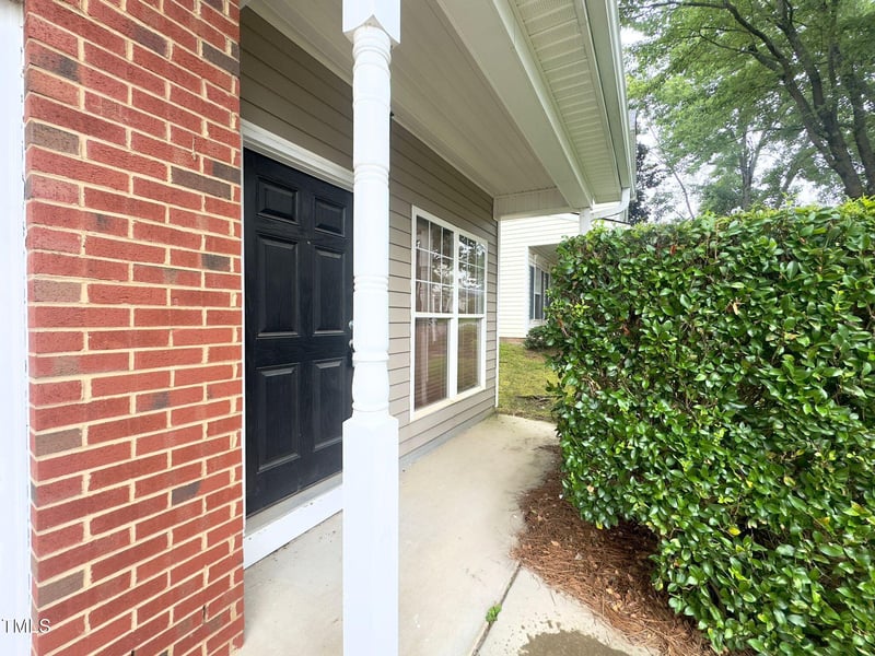105 Danesway Dr, Holly Springs, NC 27540
