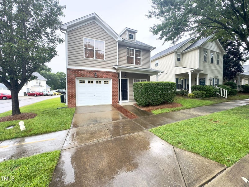 105 Danesway Dr, Holly Springs, NC 27540