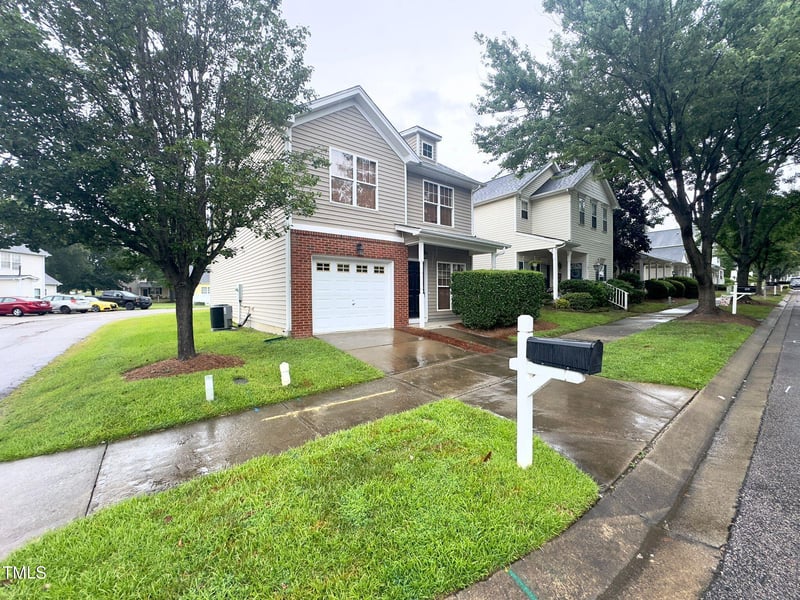 105 Danesway Dr, Holly Springs, NC 27540