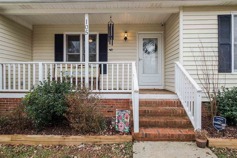 105 Edinborough Dr, Mebane, NC 27302