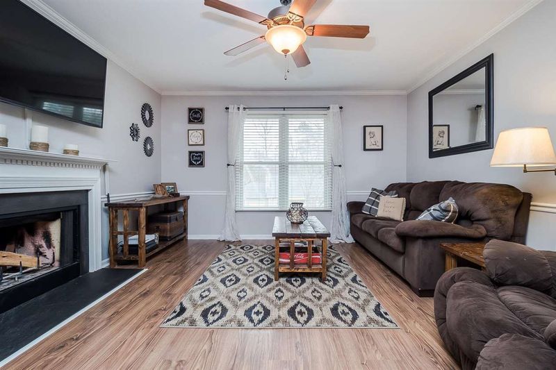 105 Edinborough Dr, Mebane, NC 27302