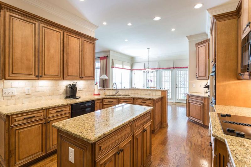 105 Faison Rd, Chapel Hill, NC 27517