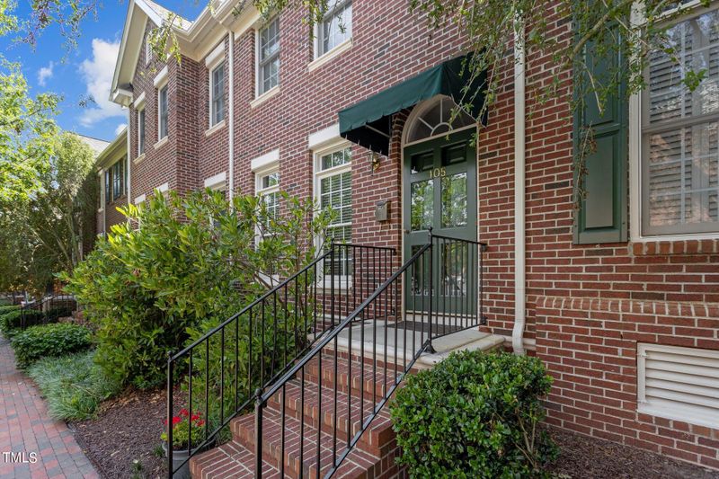 105 Fenner Ln, Raleigh, NC 27603