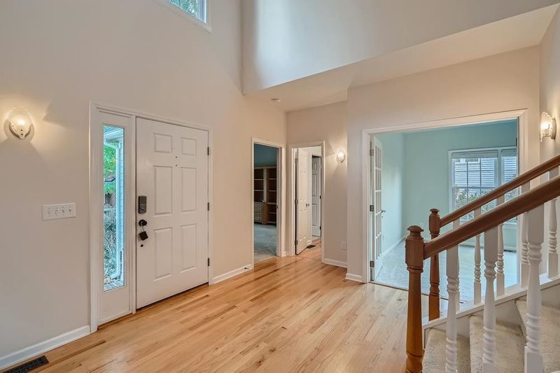105 Forest Edge Dr, Cary, NC 27518