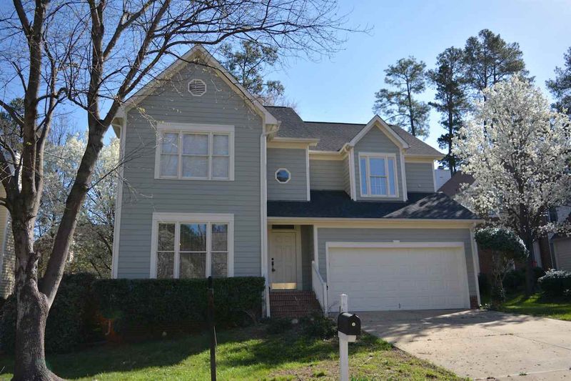 105 Foxcrest Ct, Cary, NC 27513