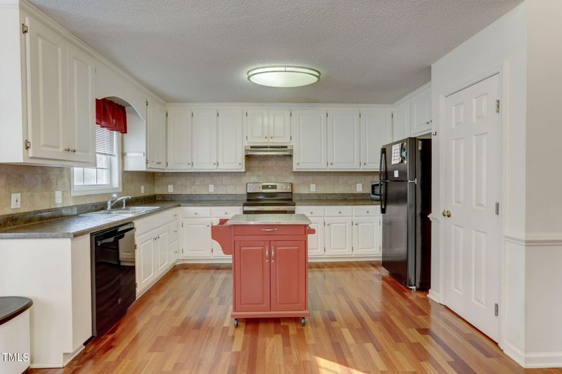 105 Foxglove Dr, Garner, NC 27529