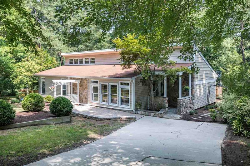 105 Fyfe Ct, Cary, NC 27511