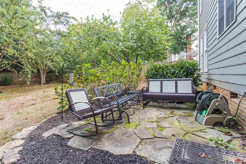 105 Greenhaven Ln, Cary, NC 27518
