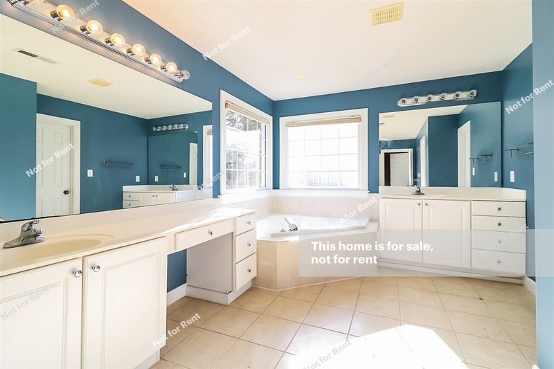 105 Greystone Cir, Clayton, NC 27520