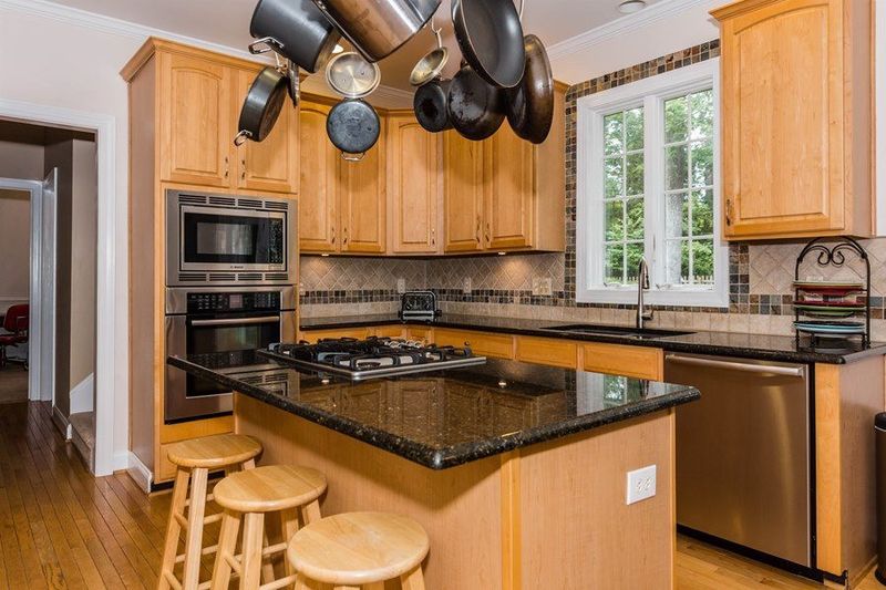 105 Haley House Ln, Cary, NC 27519