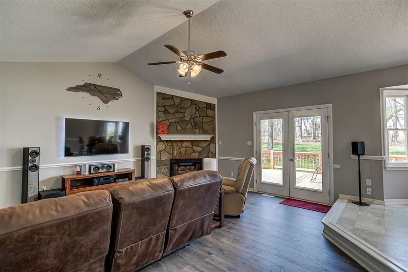 105 Hemmingway Dr, Clayton, NC 27520
