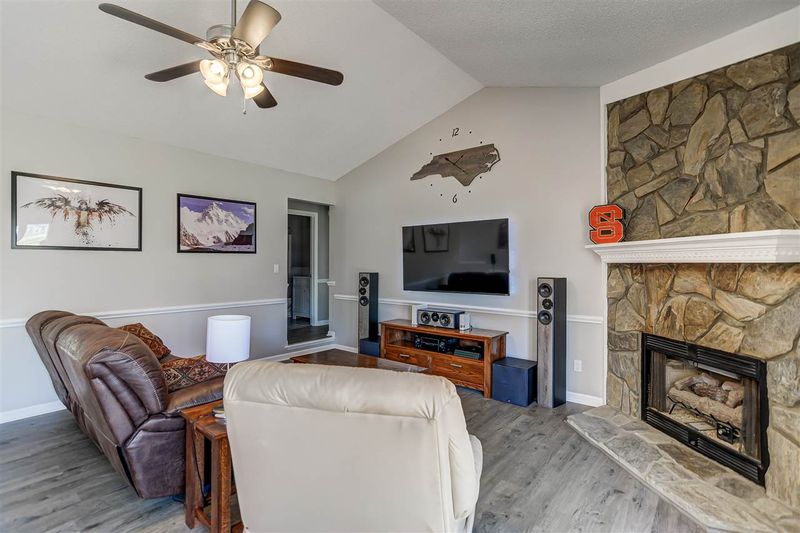 105 Hemmingway Dr, Clayton, NC 27520