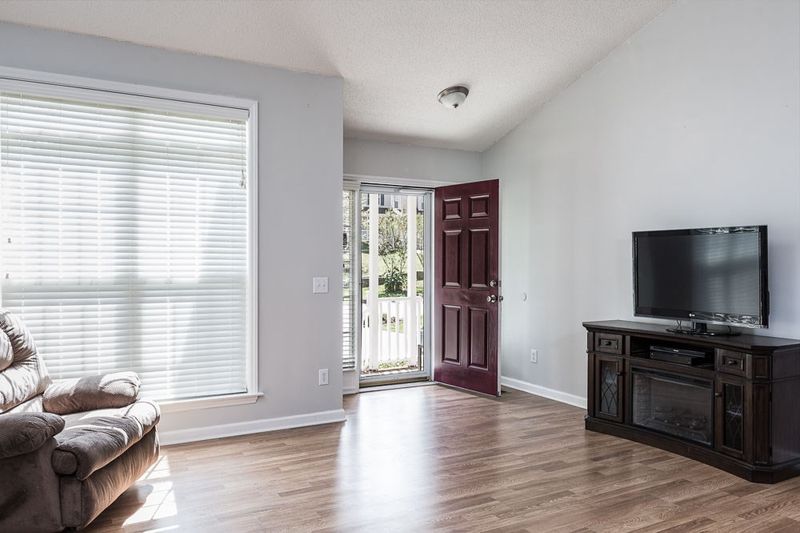 105 Hidden Cellars Dr, Holly Springs, NC 27540