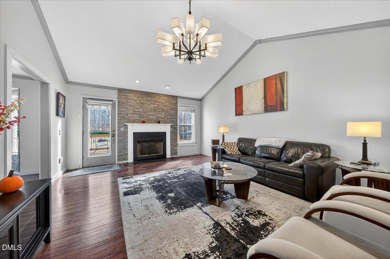 105 Hinton Ct, Clayton, NC 27527