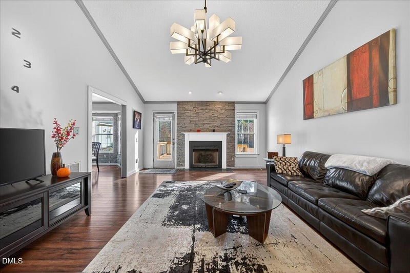 105 Hinton Ct, Clayton, NC 27527