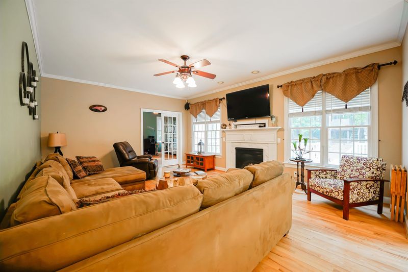 105 Holly Park Dr, Holly Springs, NC 27540