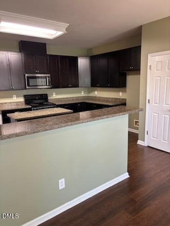 105 Holmhurst Ct, Cary, NC 27519