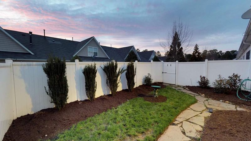 105 Honeycomb Ln, Morrisville, NC 27560