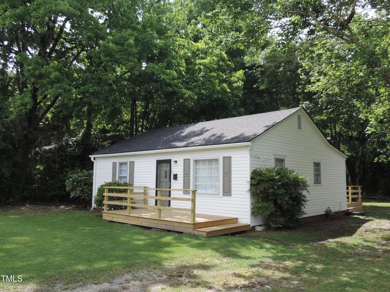 105 Joy St, Dunn, NC 28334