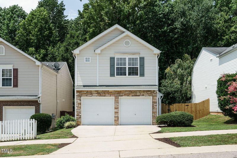 105 Lacombe Ct, Holly Springs, NC 27540