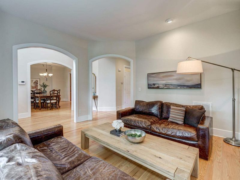 105 Lake Ridge Pl, Chapel Hill, NC 27516