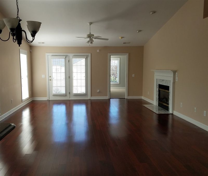 105 Lodgin Ct, Cary, NC 27560