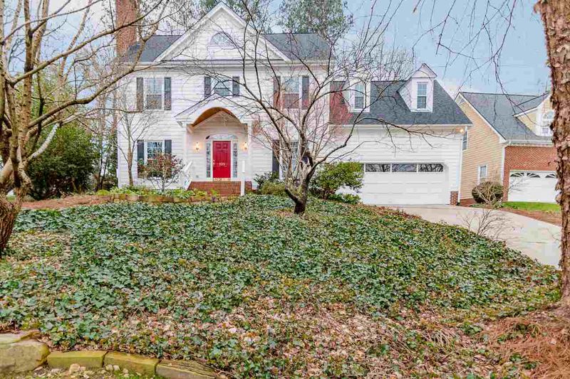 105 Lyncroft Ln, Cary, NC 27519