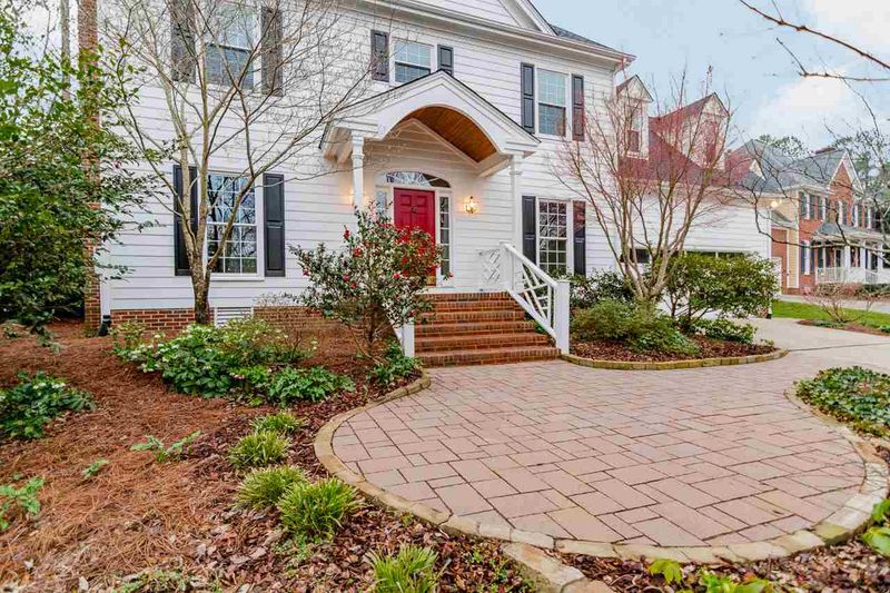 105 Lyncroft Ln, Cary, NC 27519