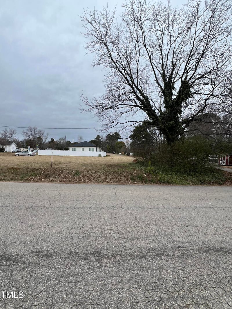 105 Maple Ave, Holly Springs, NC 27540