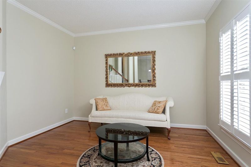 105 Mccleary Ct, Cary, NC 27513