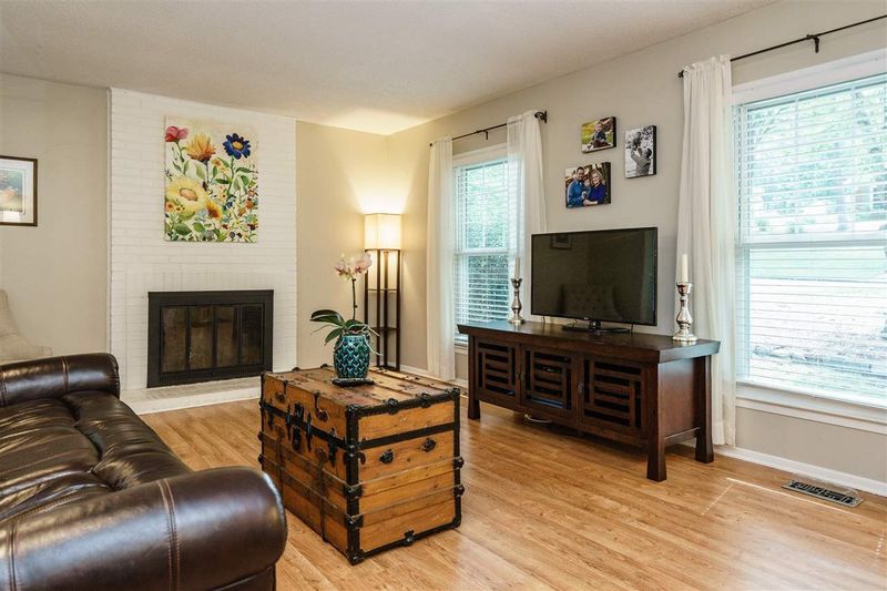 105 Mcdole Cir, Cary, NC 27511
