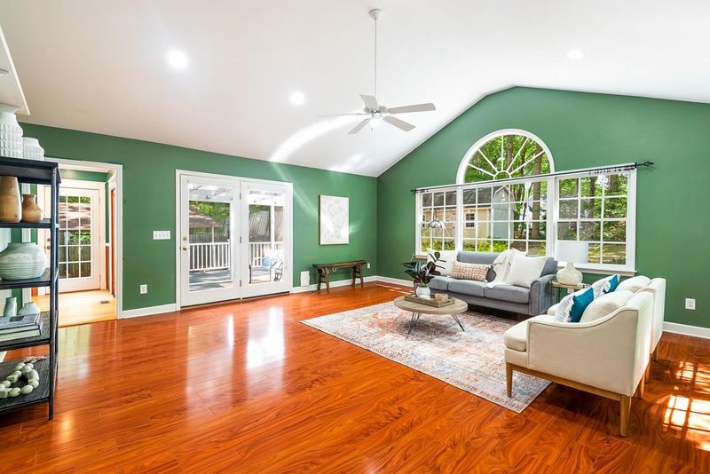 105 New Castle Rd, Mebane, NC 27302