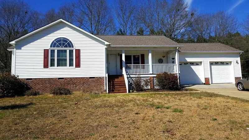 105 Oak Park Dr, Benson, NC 27504