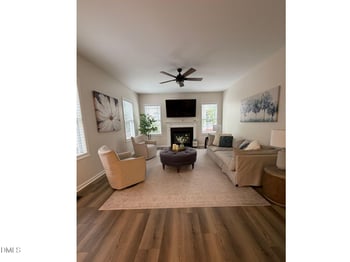 105 Oakbeech Ct, Holly Springs, NC 27540