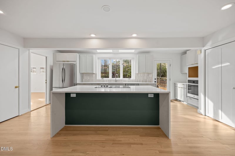105 Oakstone Dr, Chapel Hill, NC 27514