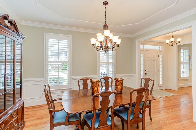 105 Overlake Dr, Chapel Hill, NC 27516