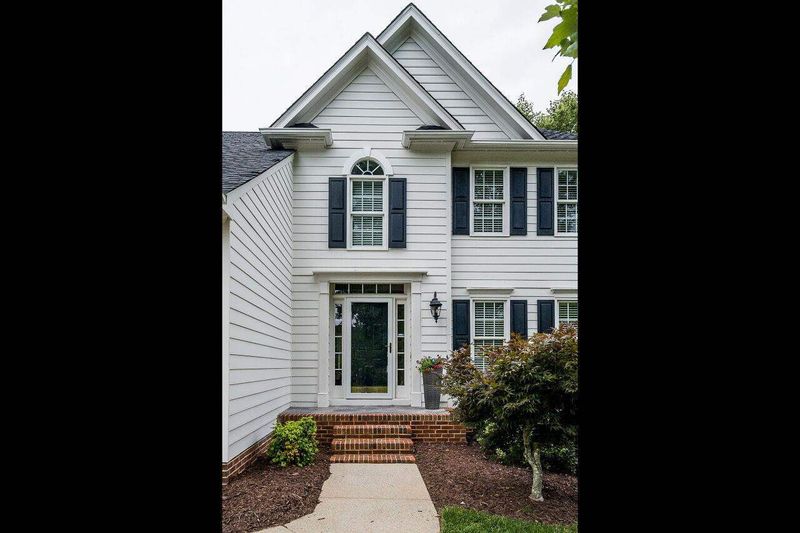 105 Palmer Meadow Ct, Cary, NC 27513