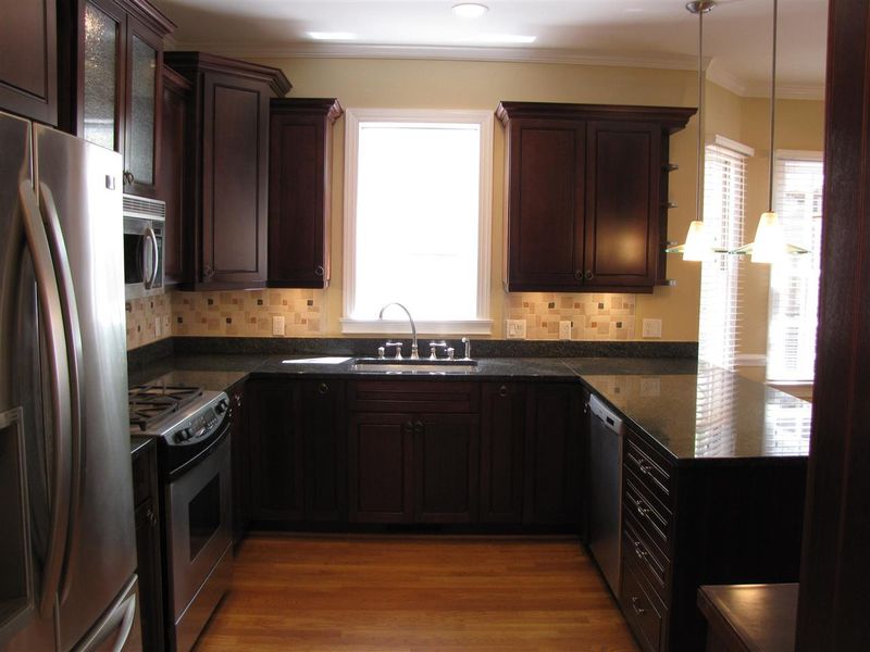 105 Parkbrook Cir, Cary, NC 27519