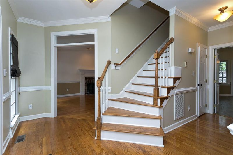105 Parkgrove Ct, Cary, NC 27519
