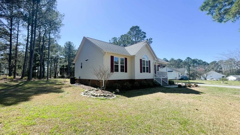 105 Phyllis Dr, Benson, NC 27504