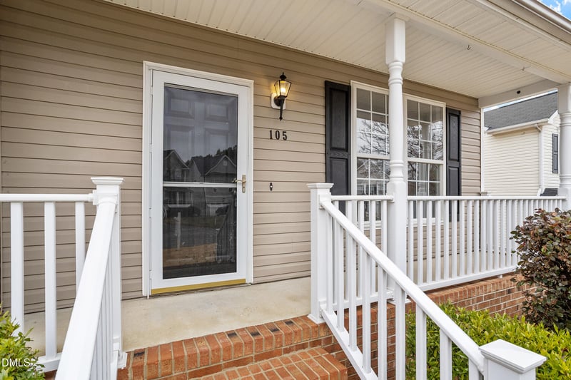 105 Plumbago Pl, Holly Springs, NC 27540