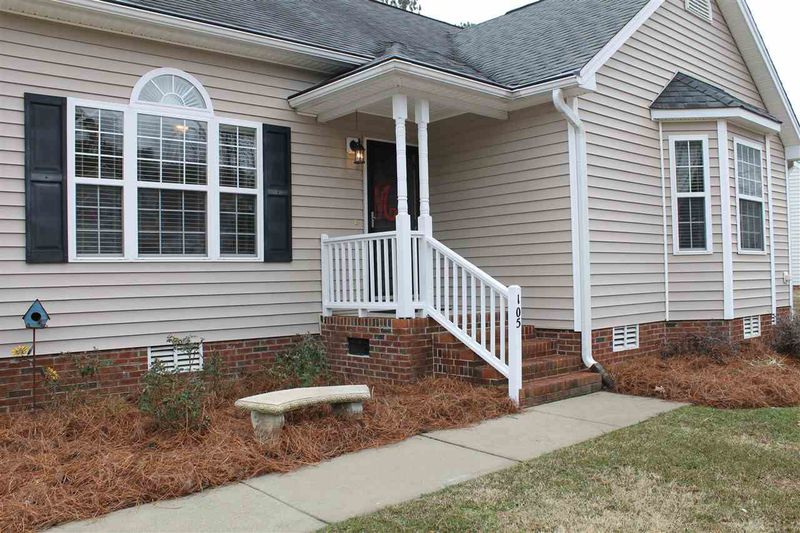 105 Pondfield Ct, Clayton, NC 27527