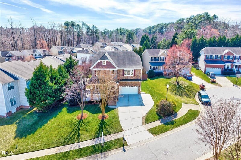 105 Presley Snow Ct, Holly Springs, NC 27540