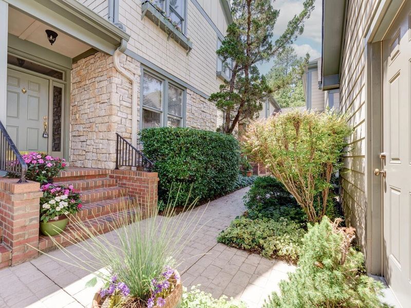 105 Presque Isle Ln #105, Chapel Hill, NC 27514