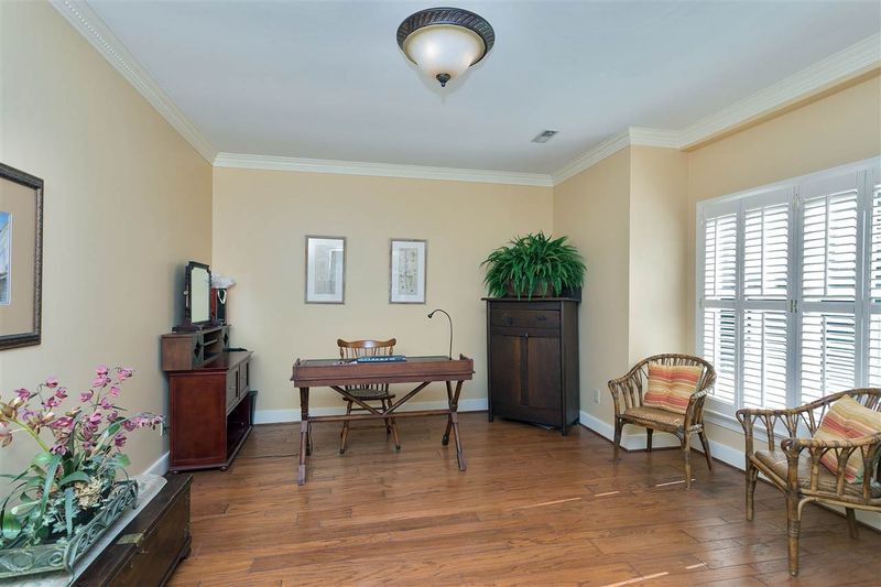 105 Prestwick Pl, Cary, NC 27511
