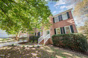 105 Queens Knoll Ct, Cary, NC 27513